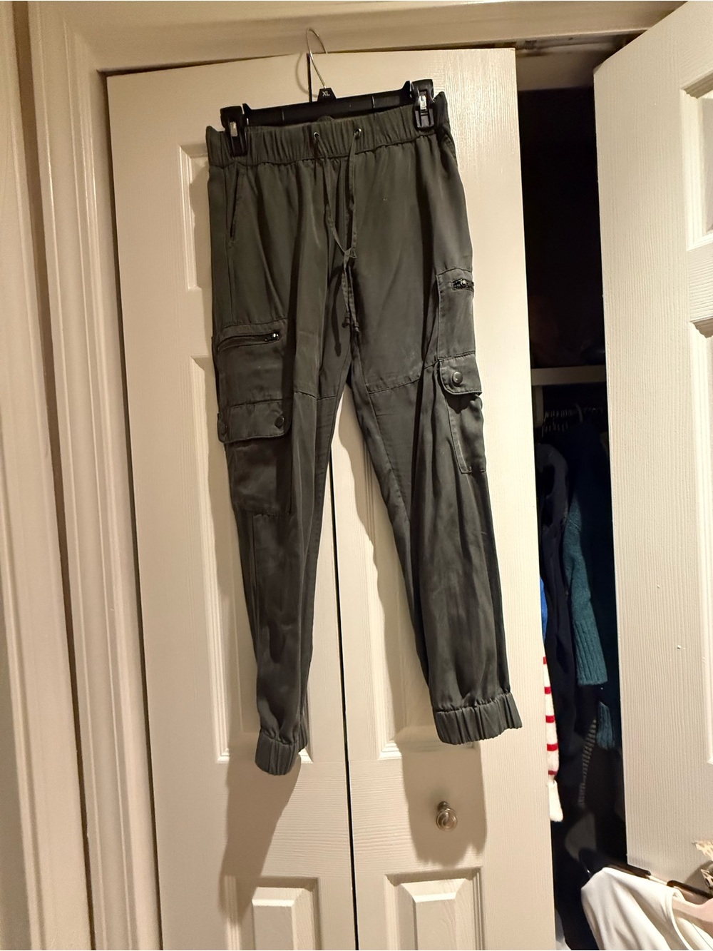 Banana Republic Women’s Olive Cargo Jogger Pants